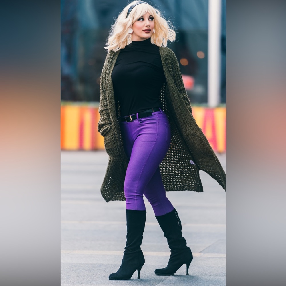 Purple stretchy capri pants
